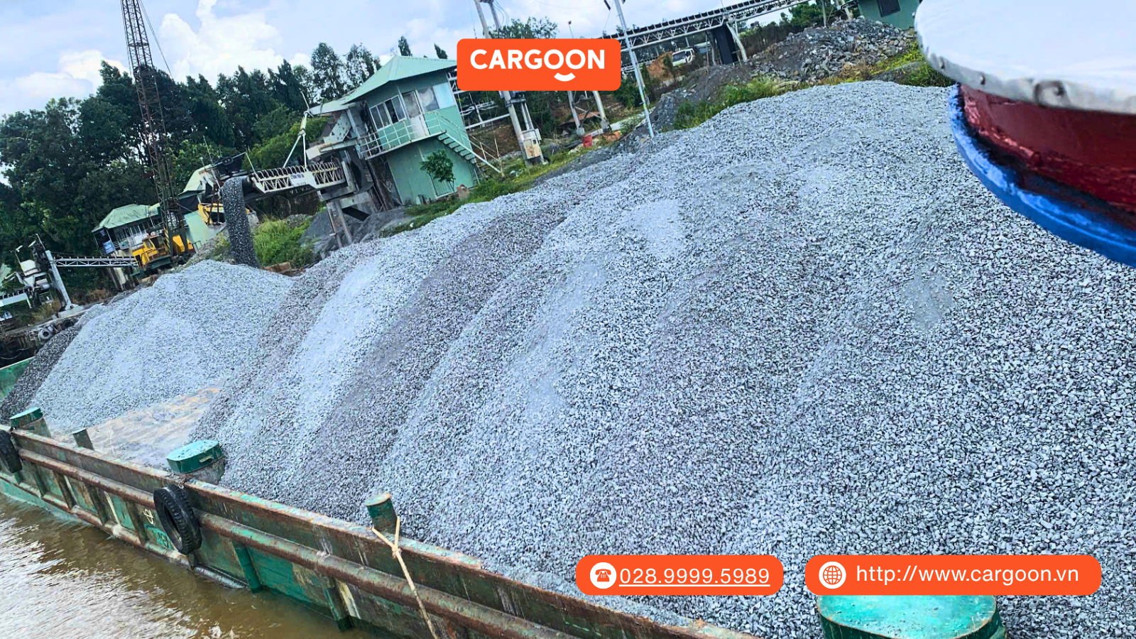 GIẢI PHÁP VẬN TẢI ĐÁ CỐT LIỆU MIỀN TÂY," "CAM KẾT TIẾN ĐỘ & UY TÍN." The "CARGOON" logo is in the top left.