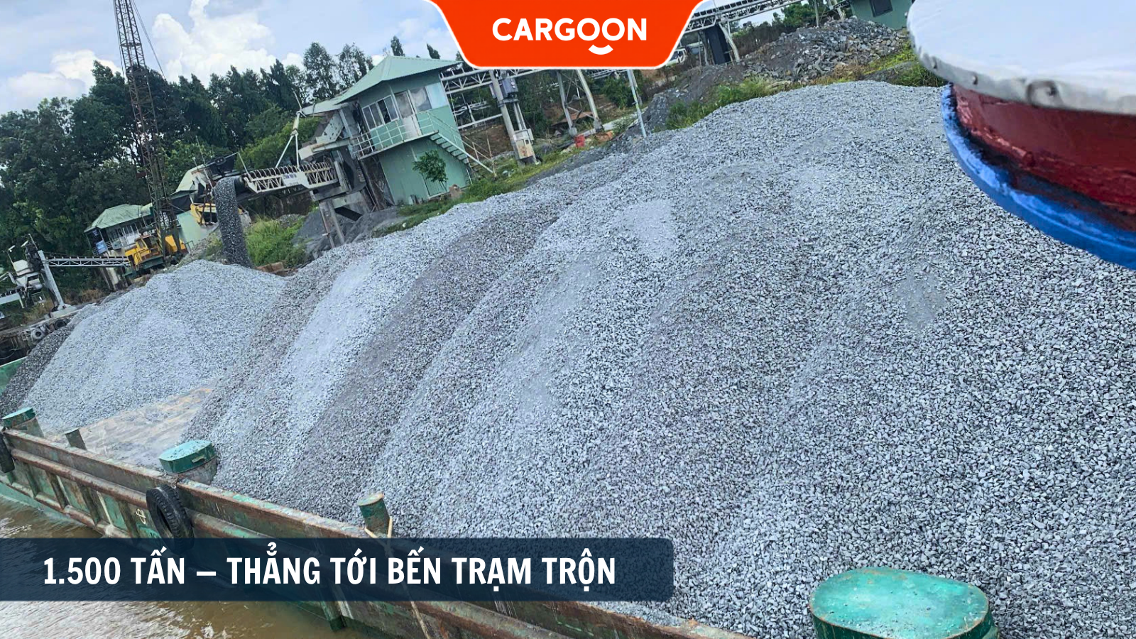 Giải pháp vận chuyển đá xây dựng bằng sà lan miền Tây tải trọng lớn của CargoOn giúp trạm trộn bê tông tối ưu chi phí và luồng vận tải đường thủy.